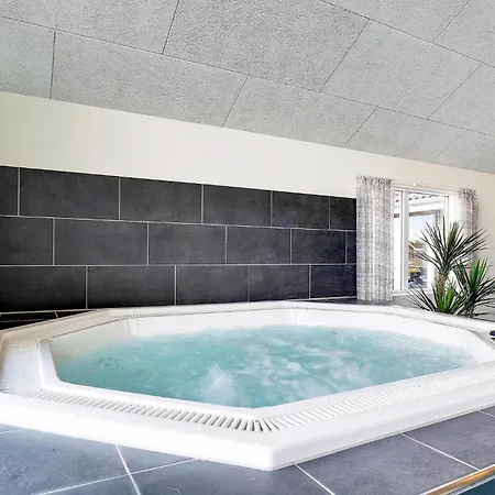 Feriehus 13 Bedroom Awesome In Nørre Nebel