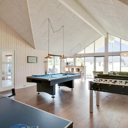 13 Bedroom Awesome In *