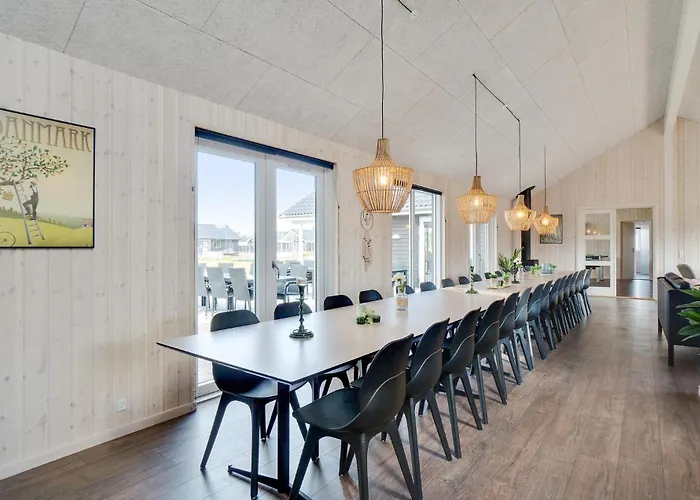 Hébergement de vacances 13 Bedroom Awesome In Nørre Nebel